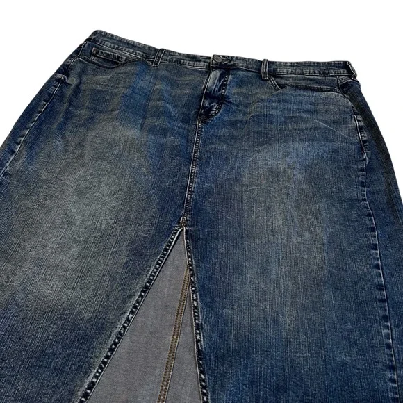 Torrid Plus Size 24 Denim Midi Skirt Front Slit‎ Raw Hem NWT - Picture 3 of 7